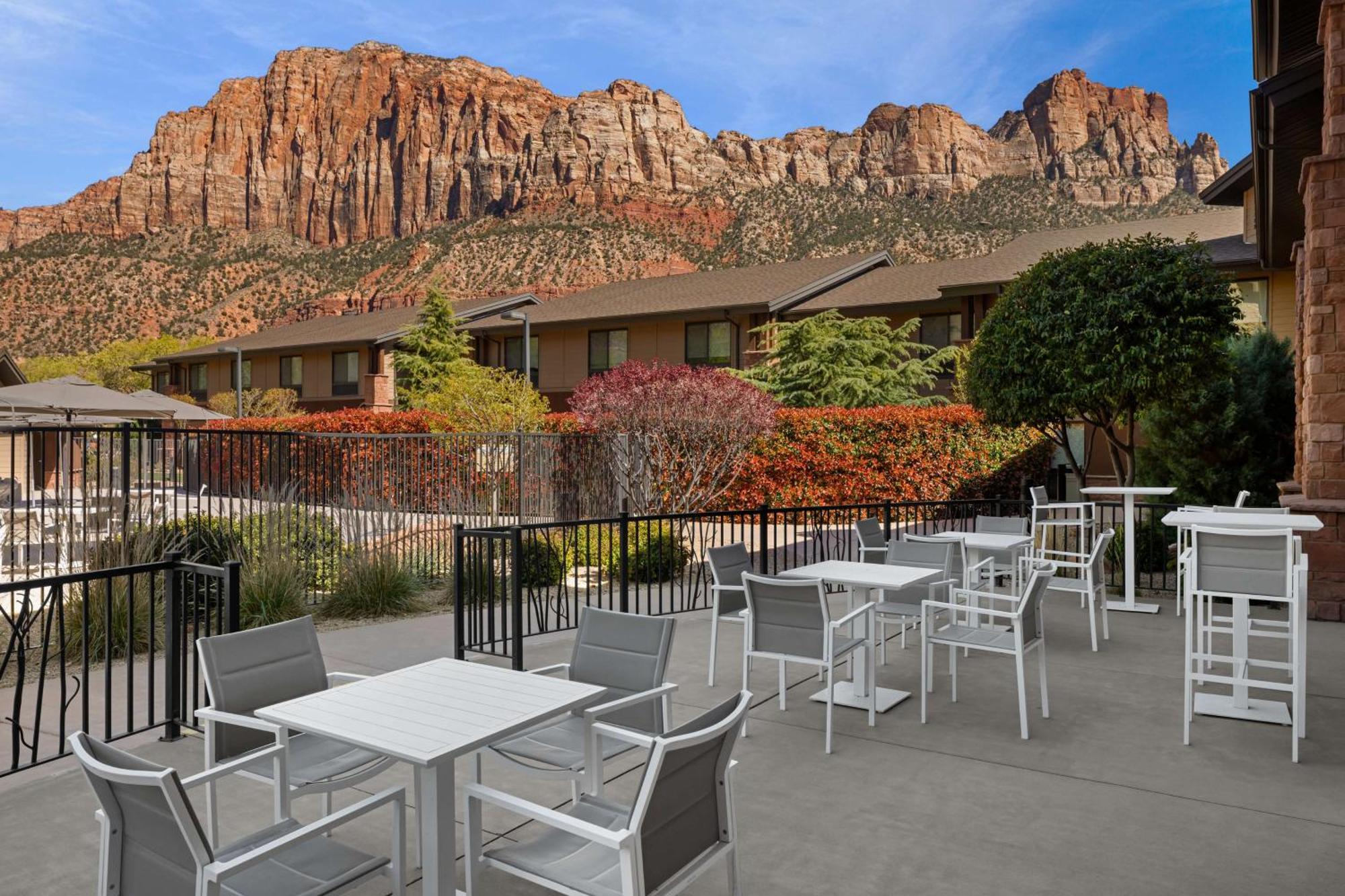 Hampton Inn & Suites Springdale/Zion National Park Exterior photo
